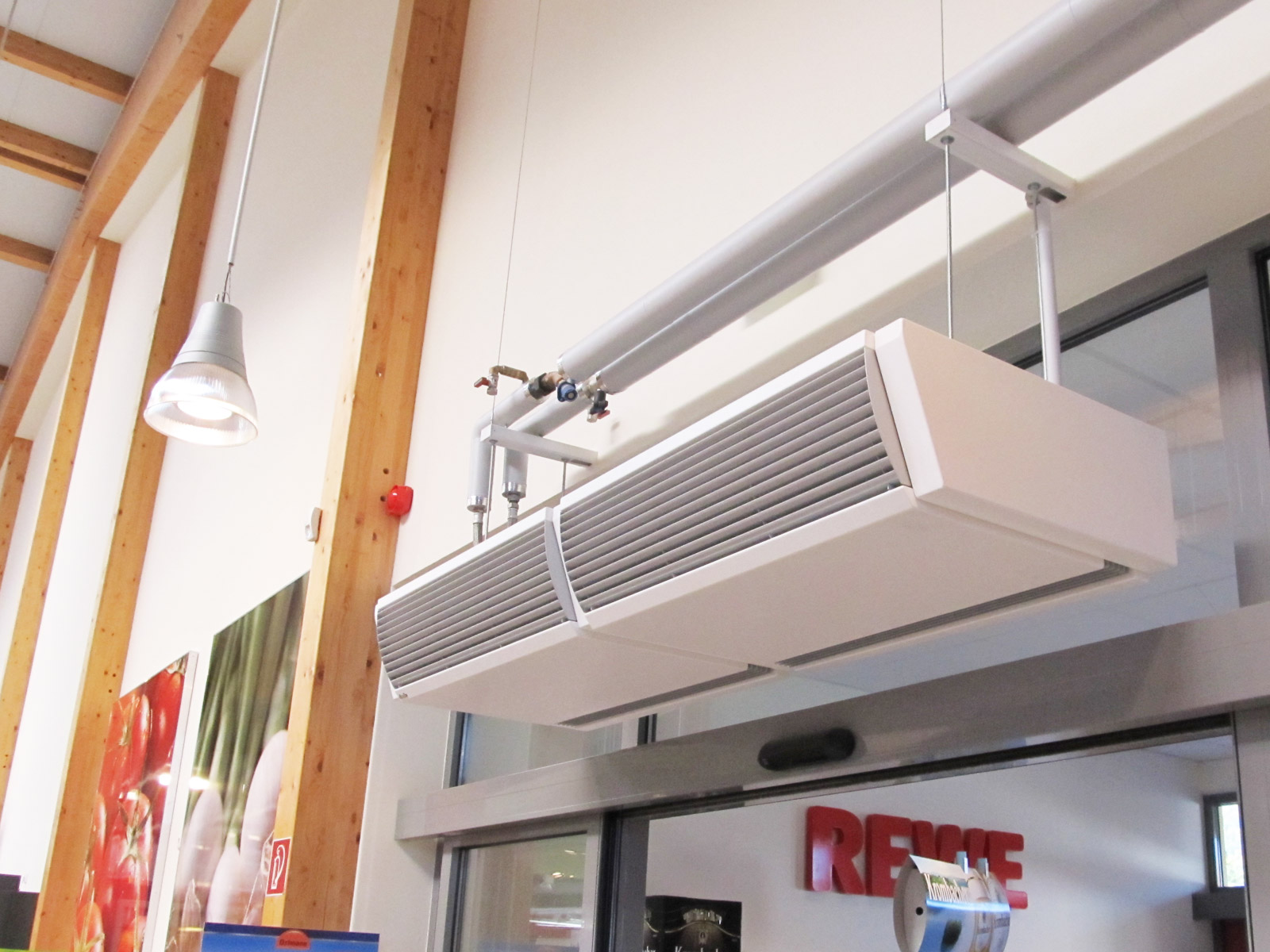 Klimaanlage von Maik Werner - Kälte und Klimatechnik die in einer Rewe Filiale installiert wurde